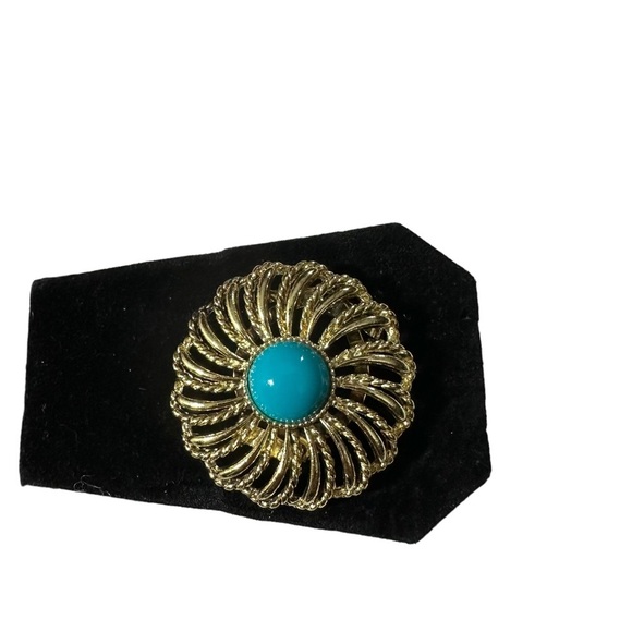 50mm Substantial Gold Tone Domed Wreath Flower Faux Turquoise Bead Brooch Pin - Picture 4 of 7